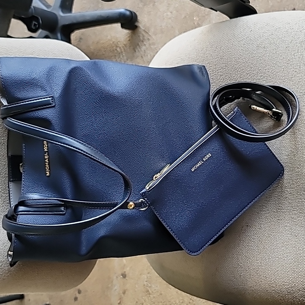 Michael Kors tote bag with wristlet